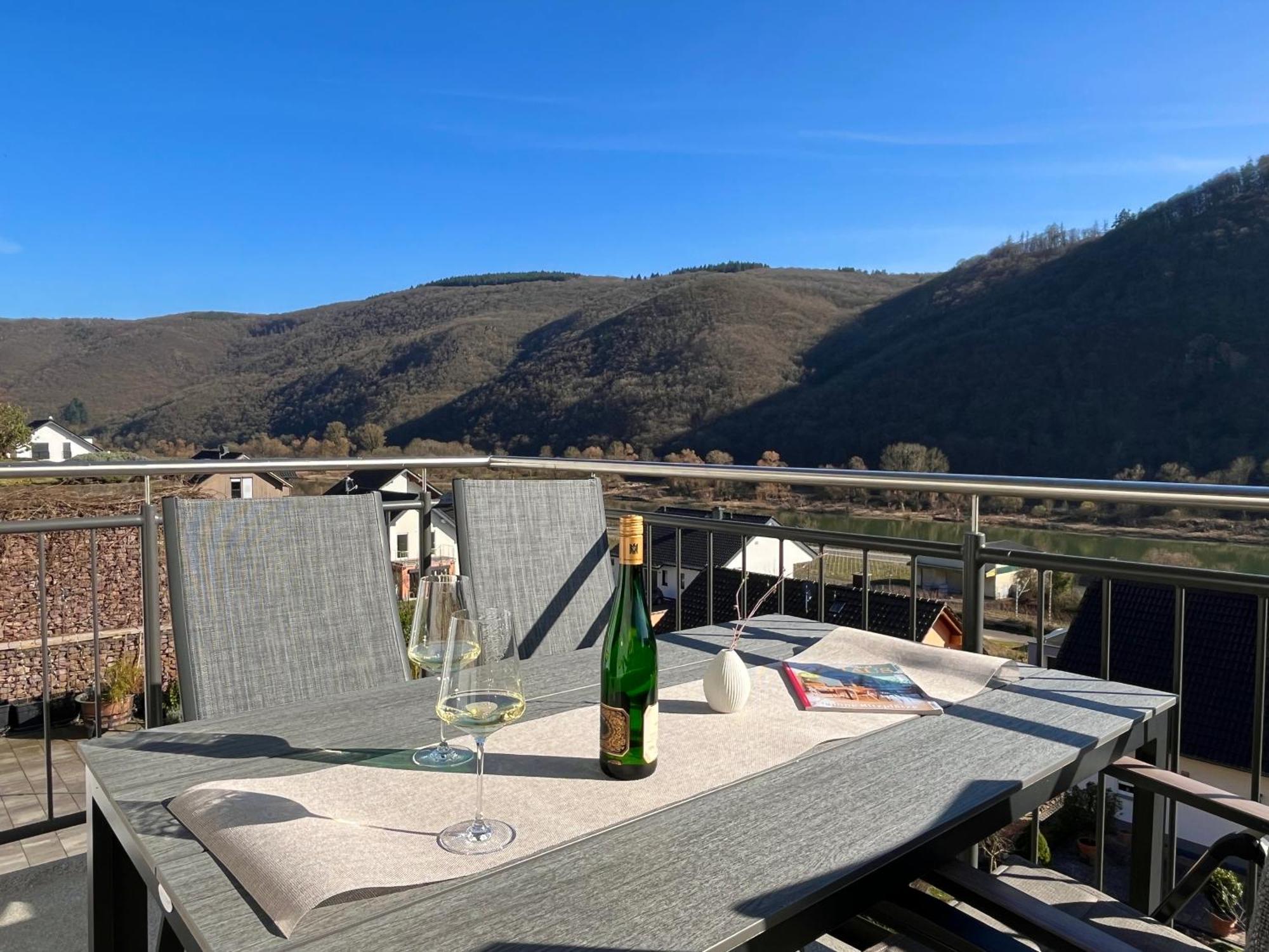 Ferienwohnung Moseltraum, 1-6 Pers, Mit 3 Schlafzimmer Und Panoramabalkon Müden Kültér fotó